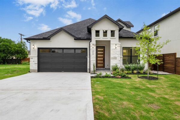 303 W Lane Ave, Manor