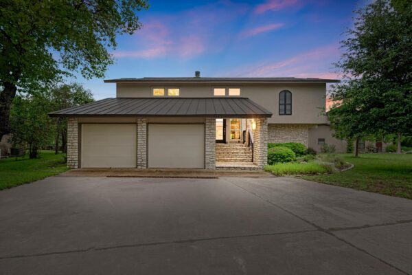 320 Lucy Ln, Horseshoe Bay