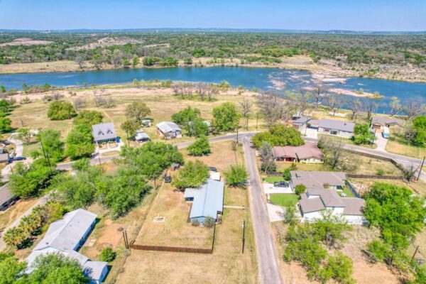 874 Pine Ln, Cottonwood Shores