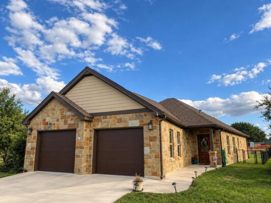 135 Pinehurst St, Meadowlakes