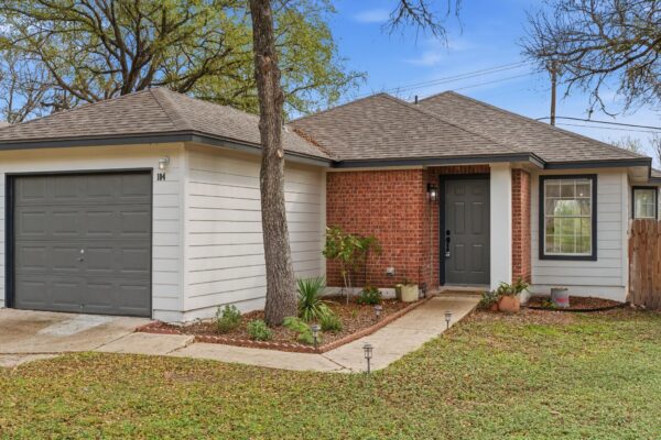 104 S Mockingbird Cir, Cedar Creek