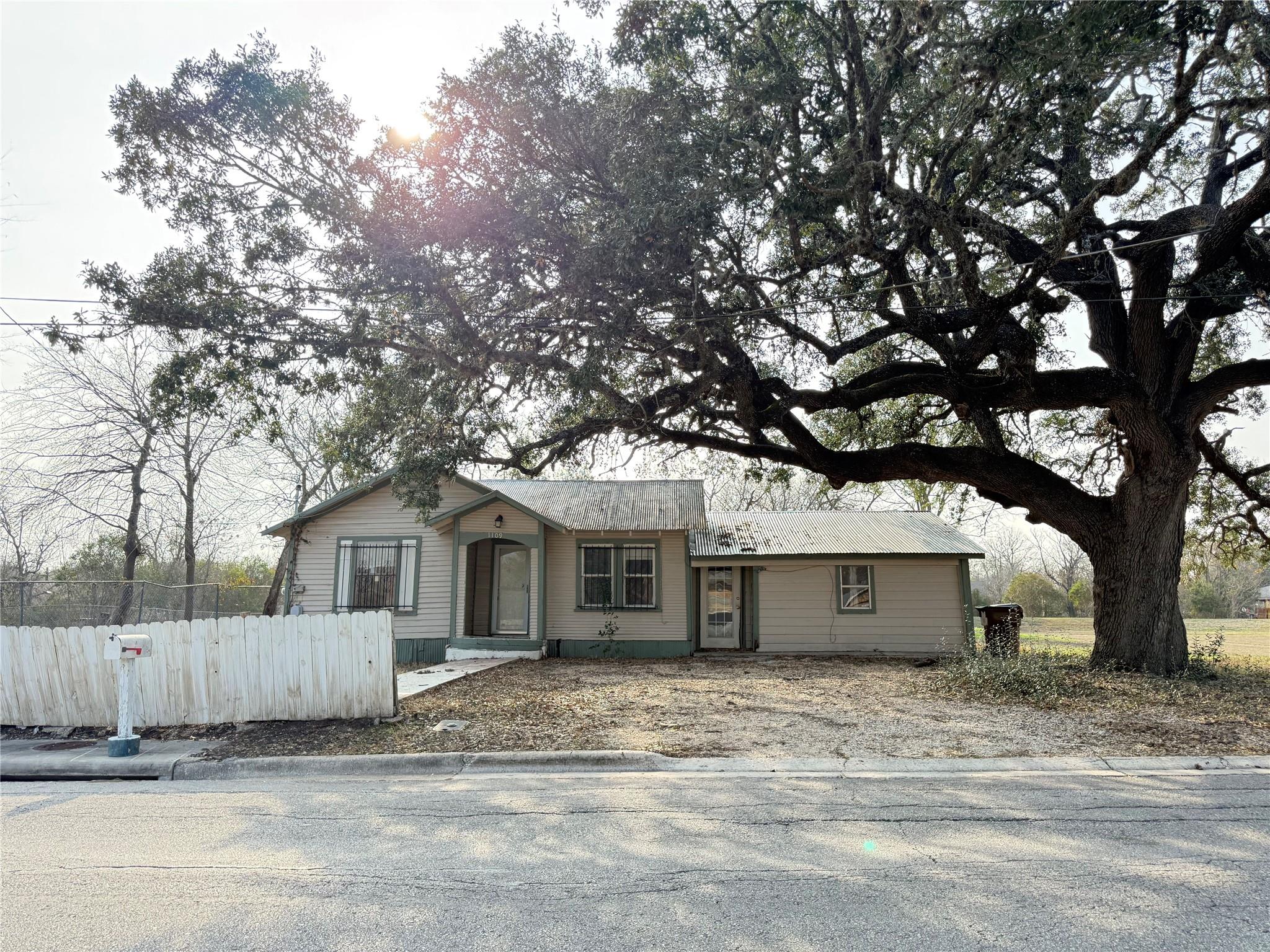 1109 Pecos St, Lockhart, TX 78644