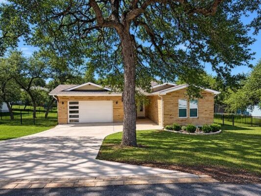 20401 Rockpark Ln, Lago Vista
