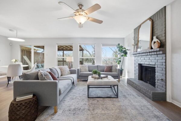 6486 Hart Ln, Austin