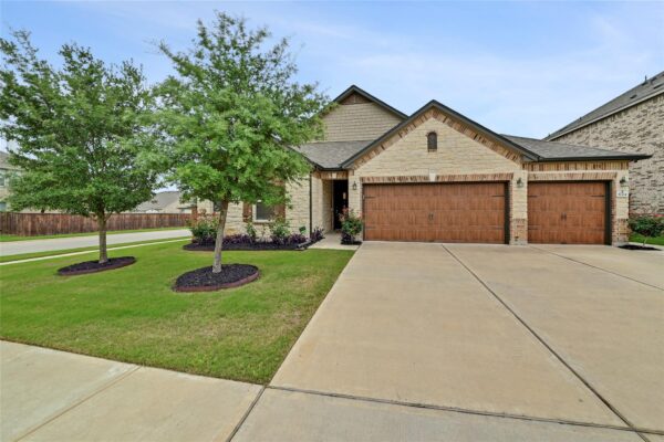 1724 Stinnett Dr, Leander