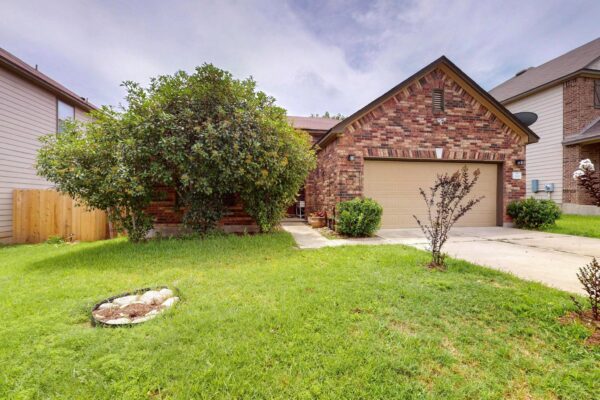 140 Matthews Ln, Kyle