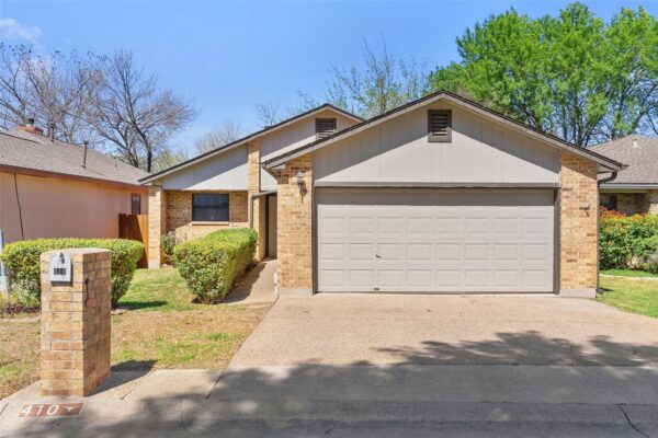 410 Village Ln, Buda