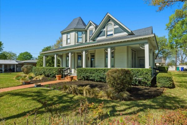 100 W 11th St, Elgin