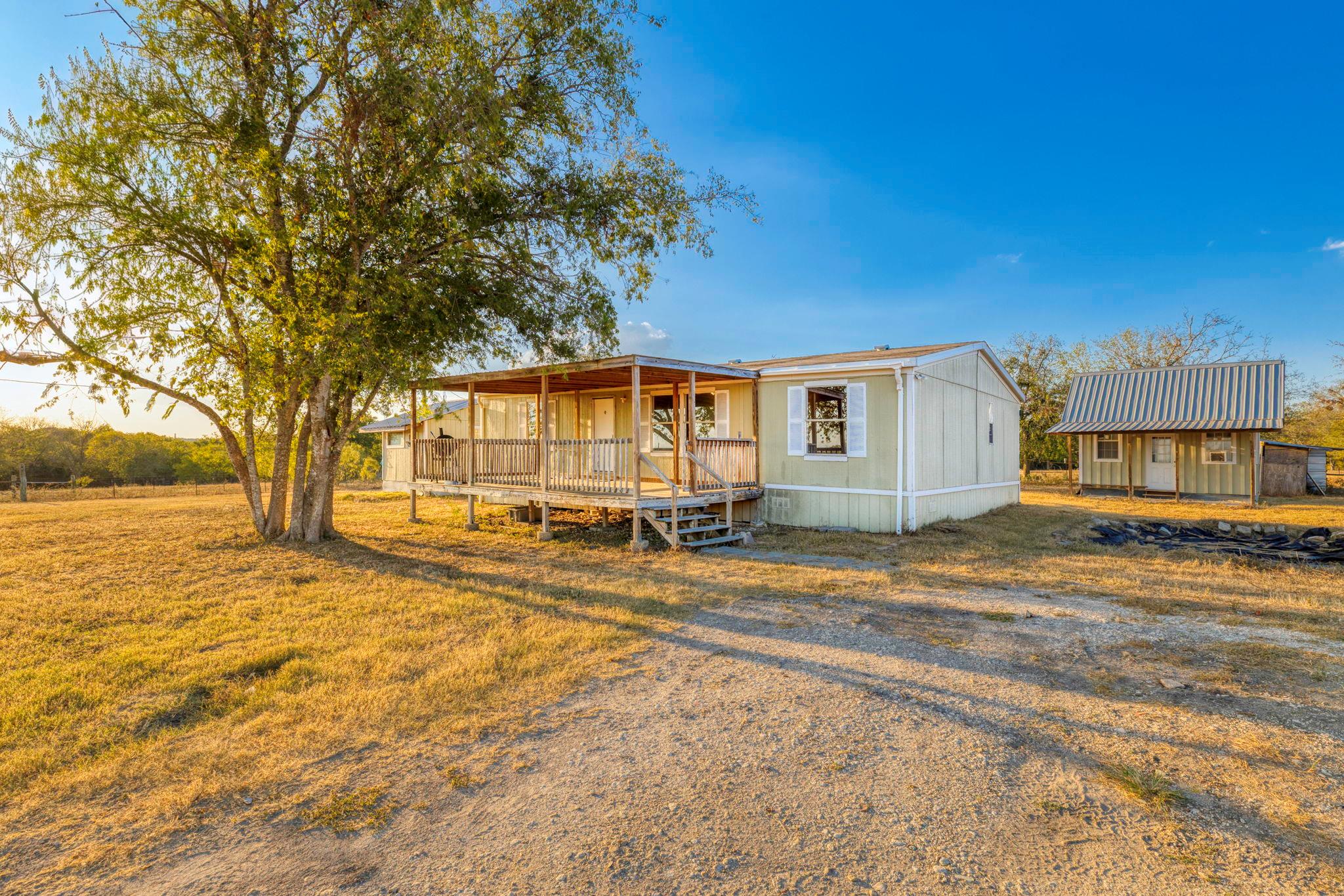 645 Old Luling Rd, Lockhart, TX 78644