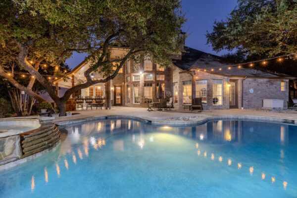 908 Golden Bear Cv, Round Rock