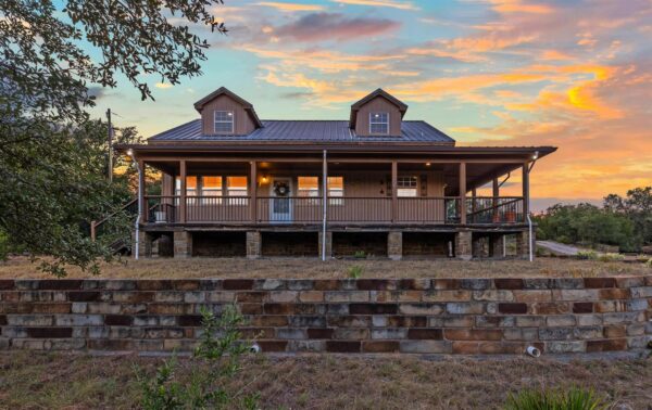 3204 Tabletop Mountain Dr, Spicewood
