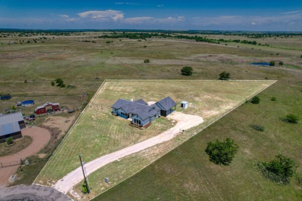 187 Lila Ln, Bertram