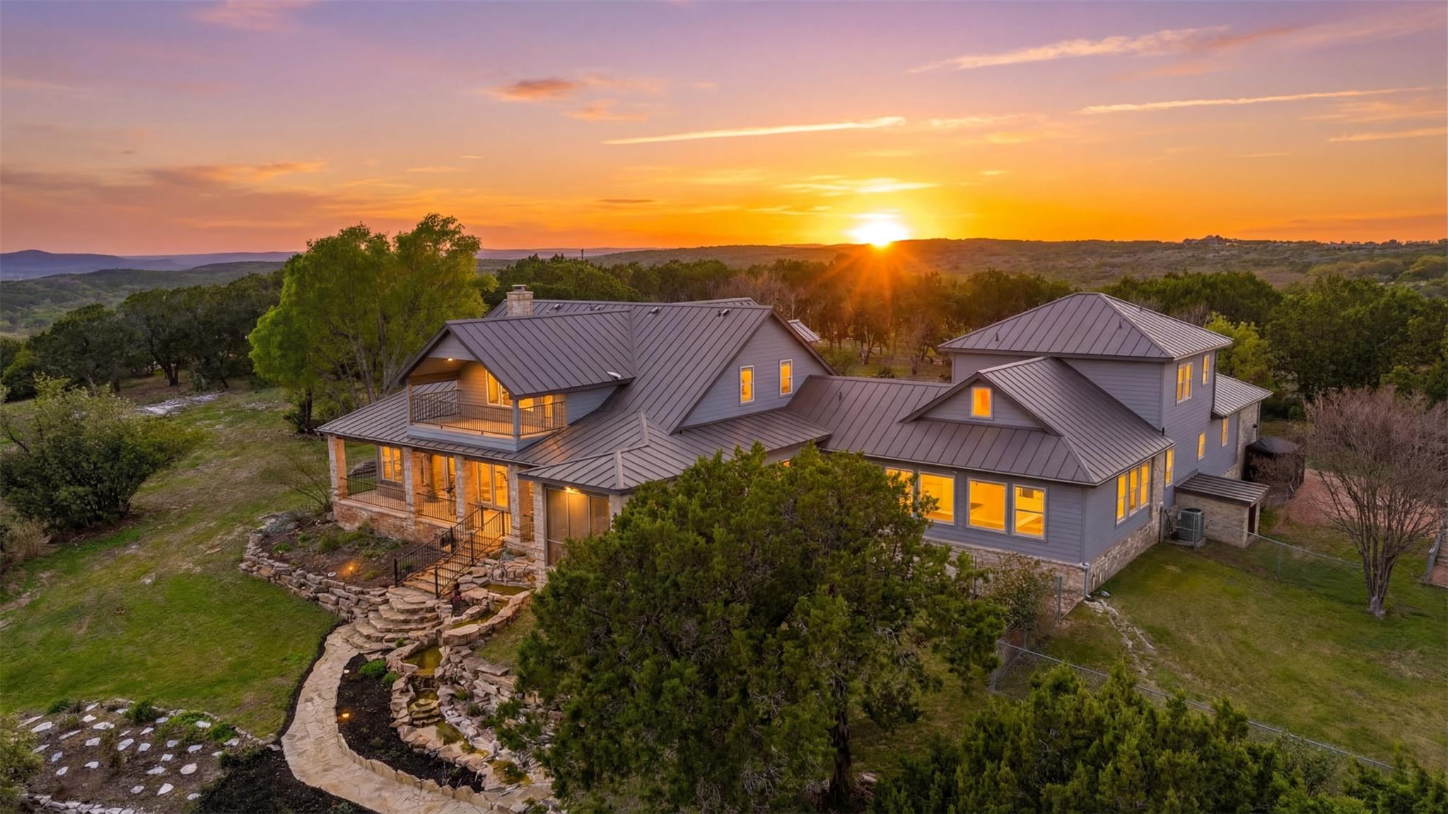 1071 Escalar Dr, Buchanan Dam, TX 78609