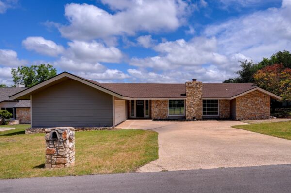 18 Country Ln, Wimberley