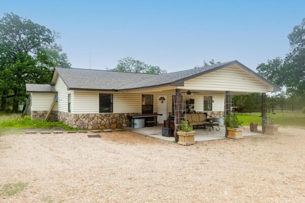 326 Zapalac Rd, Smithville