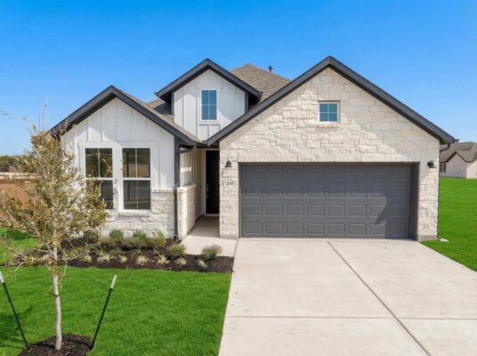 210 Silverbell Ln, Bastrop