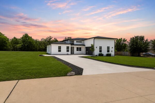 307 Chisholm Trl, Bastrop