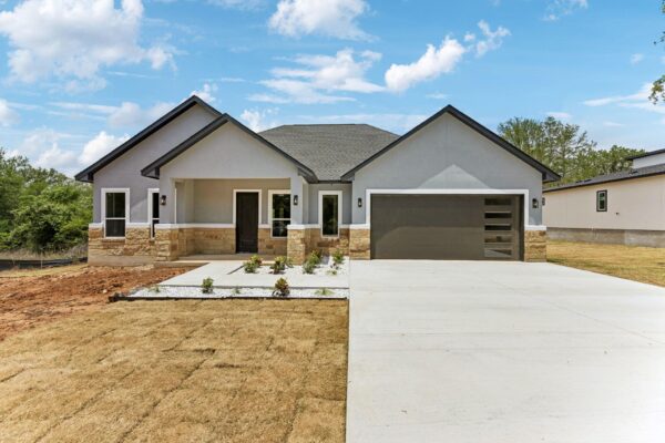 118 Heleakala Dr, Bastrop