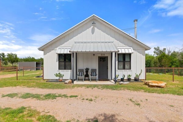 505 Broken Arrow Dr, Spicewood