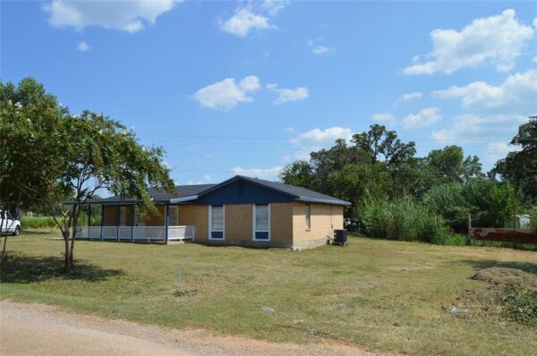 245 Flaming Oak Dr, Bastrop