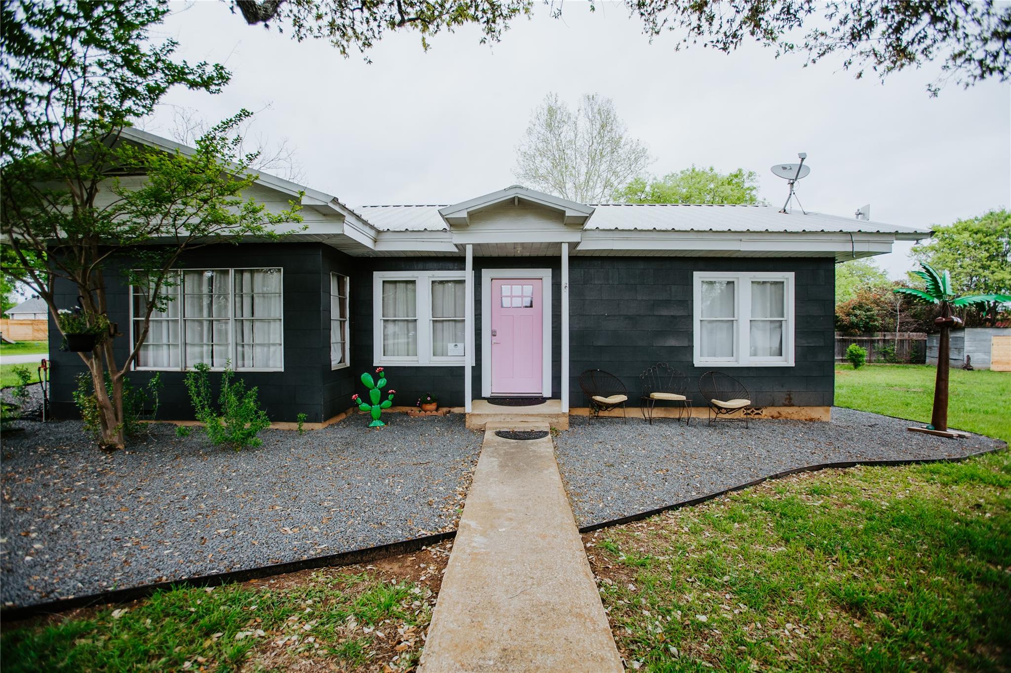 604 W Pecan St, Johnson City, TX 78636