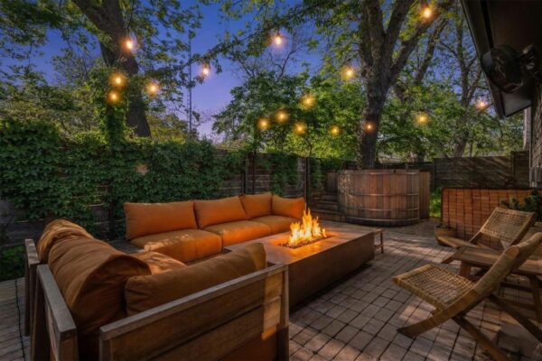 2500 E 3rd St #B, Austin