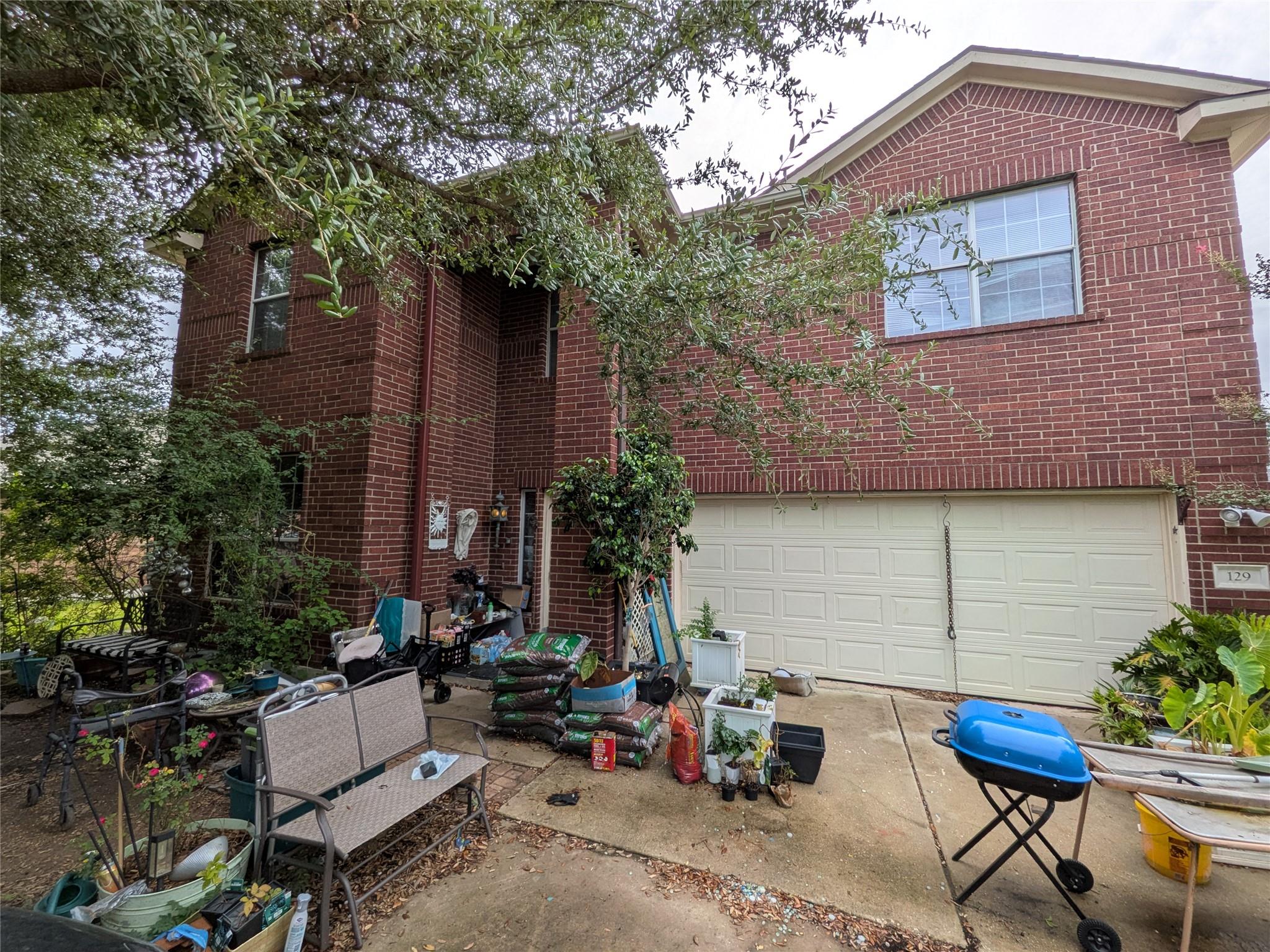 129 Hanstrom Dr, Hutto, TX 78634