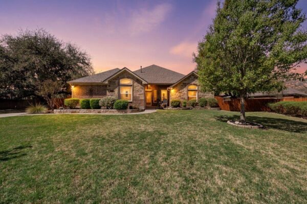 316 Shady Oaks Ln, Temple