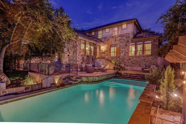 303 ROLLING GREEN Dr, Lakeway
