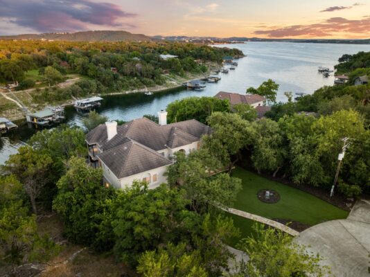 15747 Booth Cir, Volente