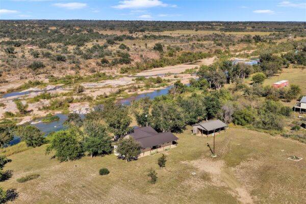 261 Diamond Cross Dr, Llano
