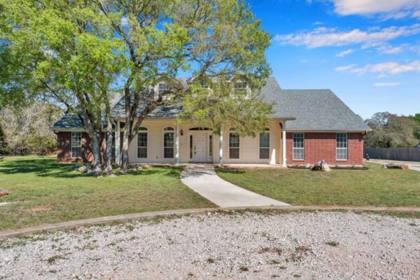 107 N Oak Vista Dr, Burnet