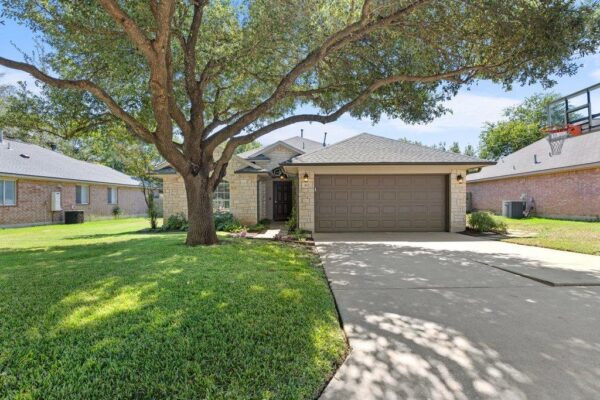 802 Mountain Ridge Dr, Leander
