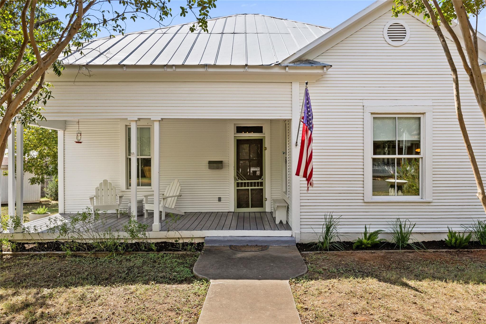 303 W College St, Fredericksburg, TX 78624