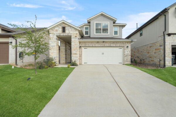 195 White Horses Dr, Kyle