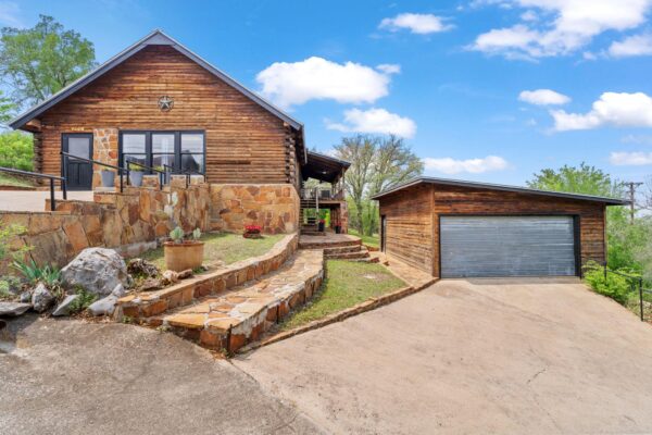 210 Circle Dr, Horseshoe Bay