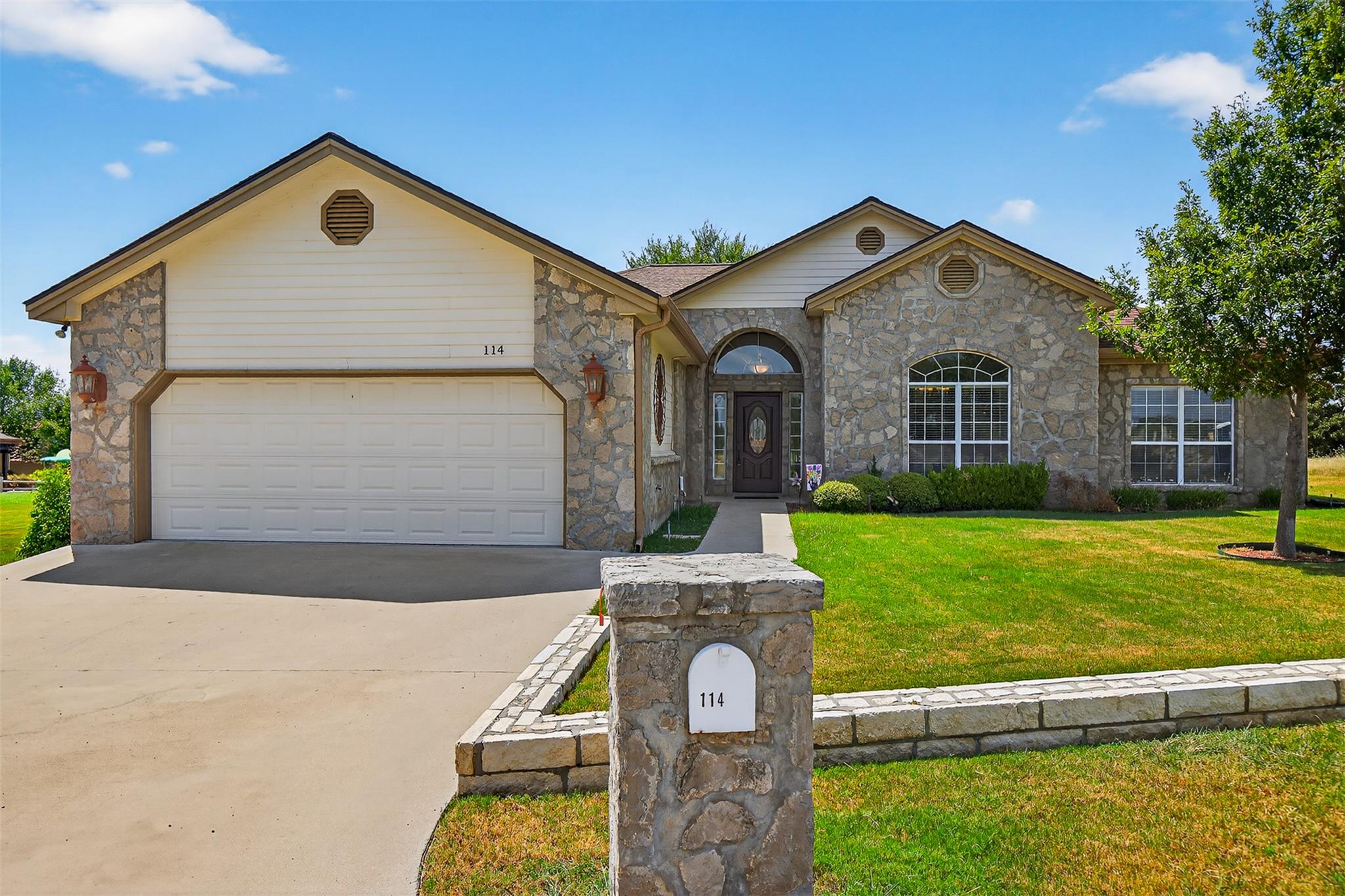 114 Friends Wood Ave, Kingsland, TX 78639