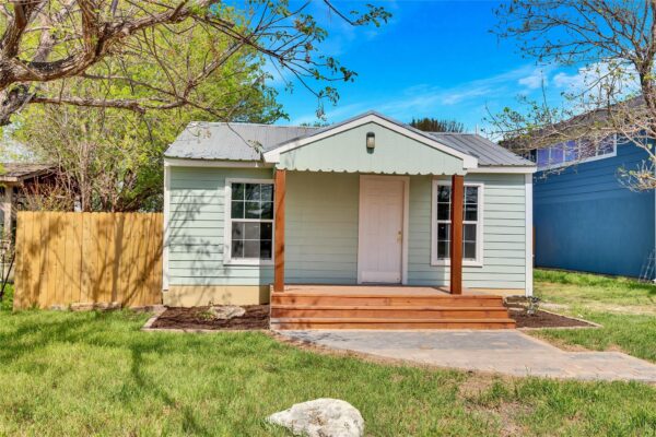 211 E Burton St, Manor