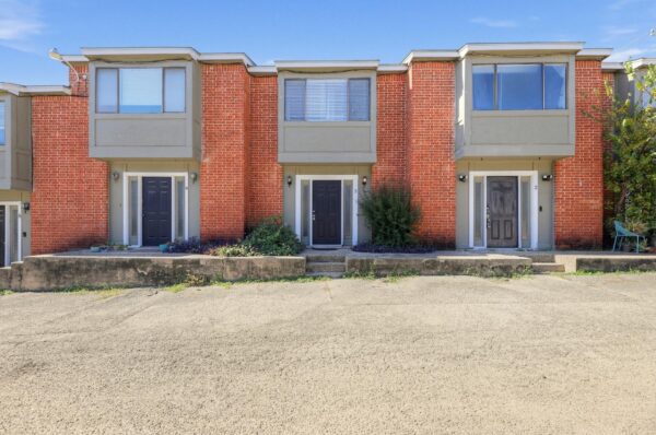 1221 W Hopkins St #3, San Marcos