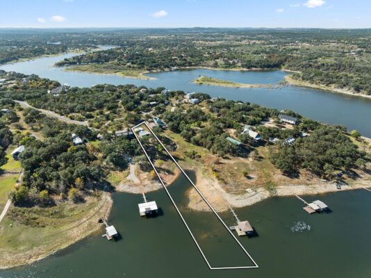 1327 Lake Shore Dr, Spicewood