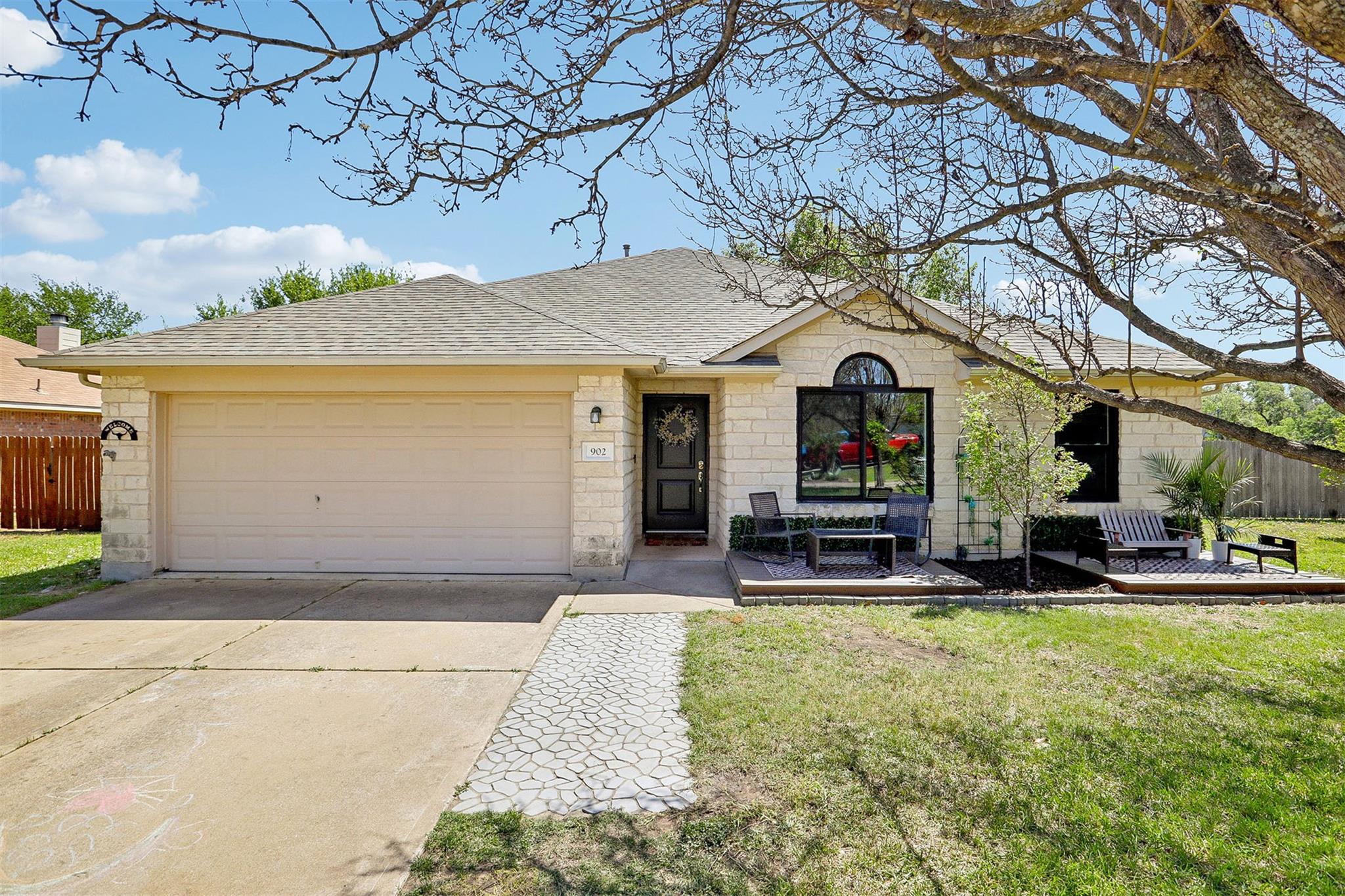 902 Ridgemont Cir, Leander