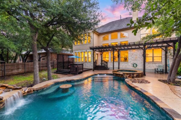 2709 Deep River Cir, Round Rock