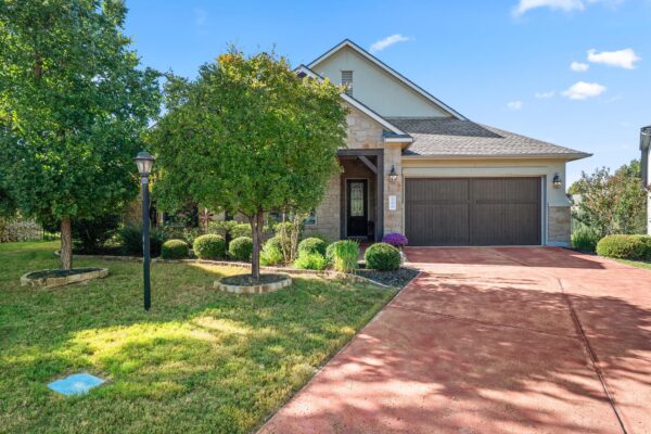 106 Edinburgh Isle Ct, Lakeway