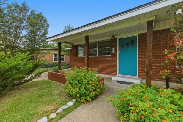 1404 Cloverleaf Dr, Austin