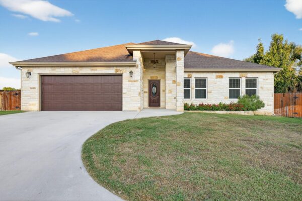 237 Meadowlakes Dr, Meadowlakes