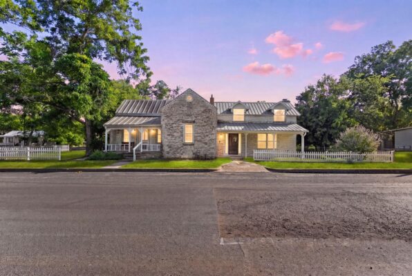 501 W Creek St, Fredericksburg