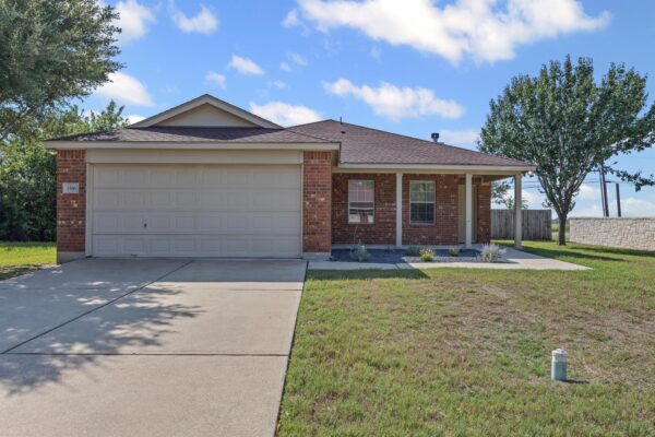 1516 Paint Brush Dr, Lockhart