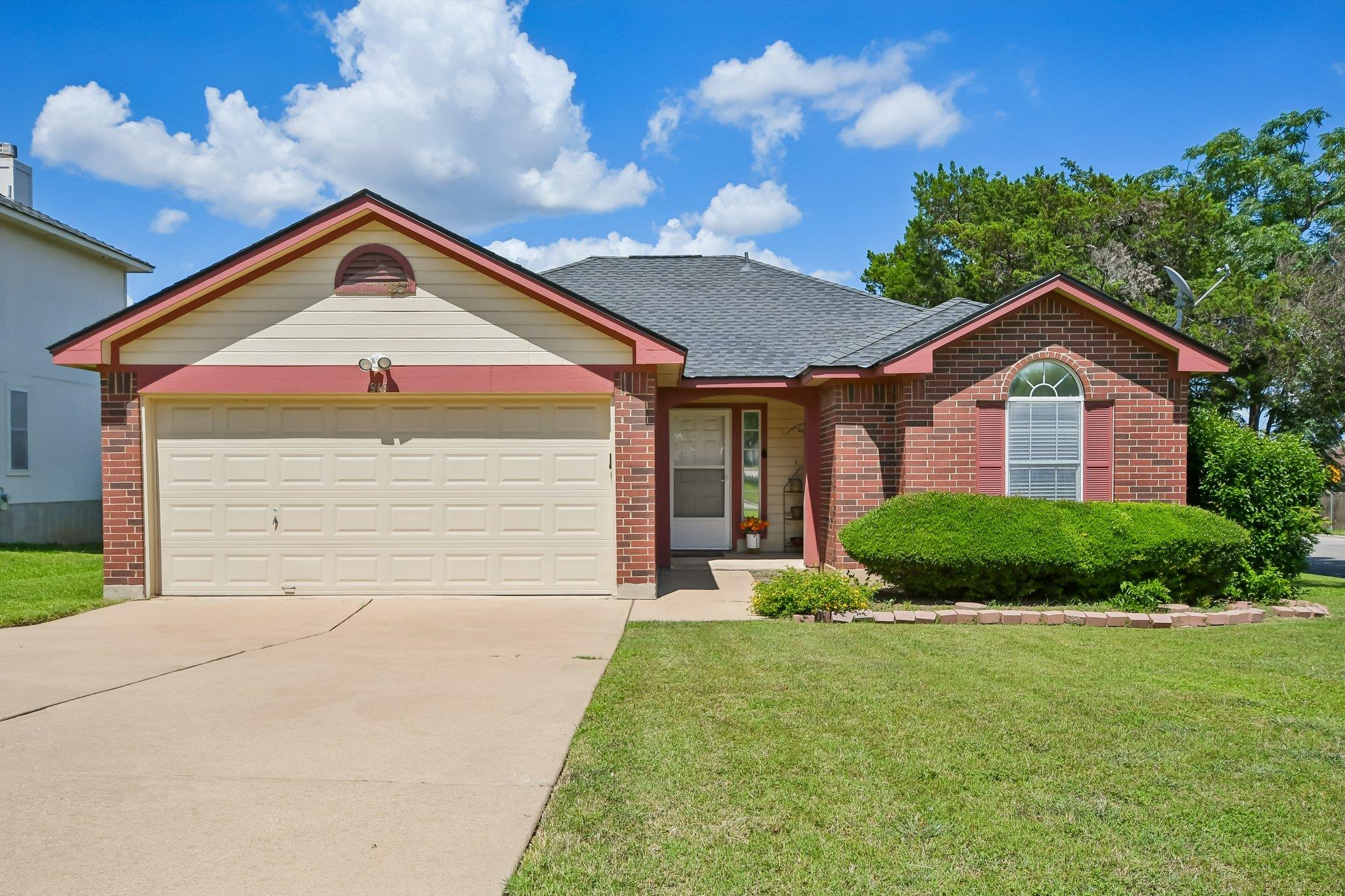 916 Moon Glow Dr, Leander, TX 78641