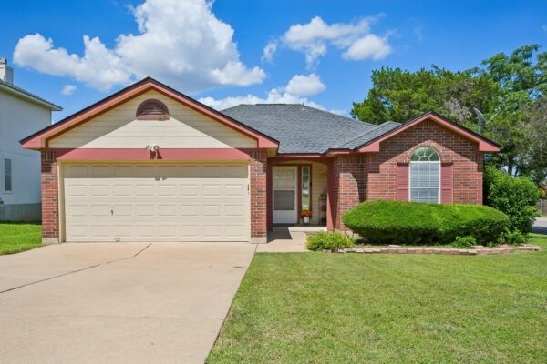 916 Moon Glow Dr, Leander