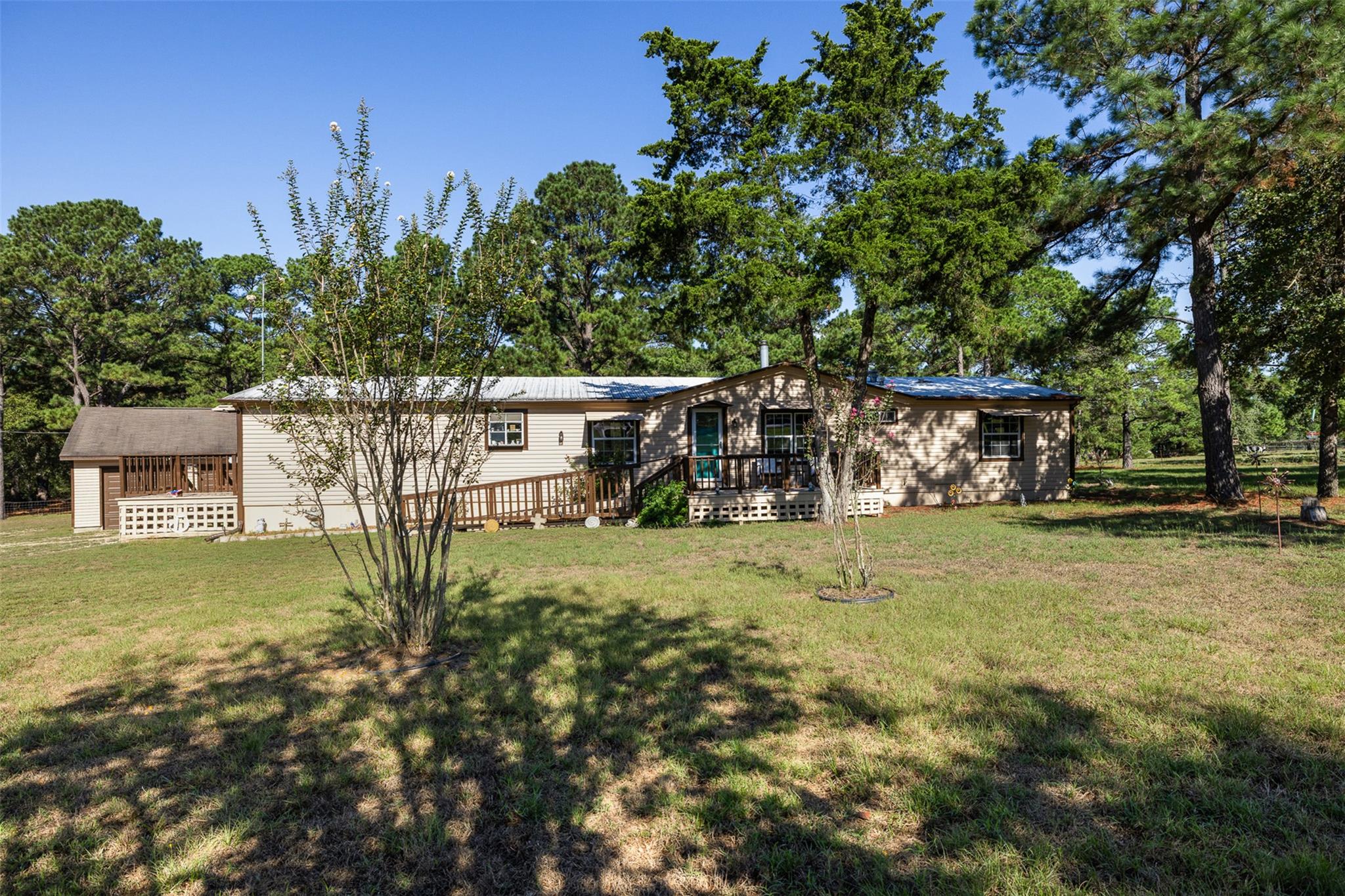 260 Pine Valley Loop, Smithville, TX 78957